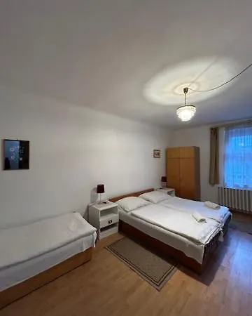 Corvin Panzio 3*